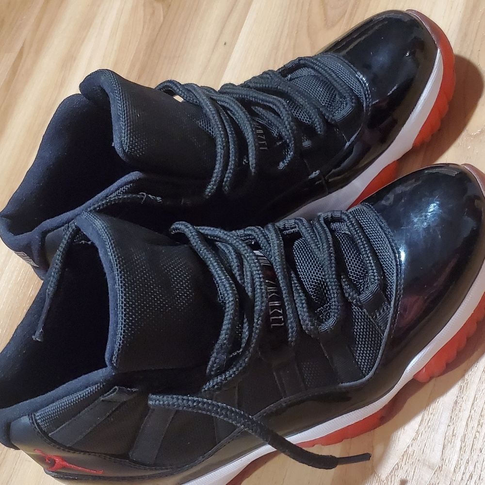 SOLD Jordan Bred 11